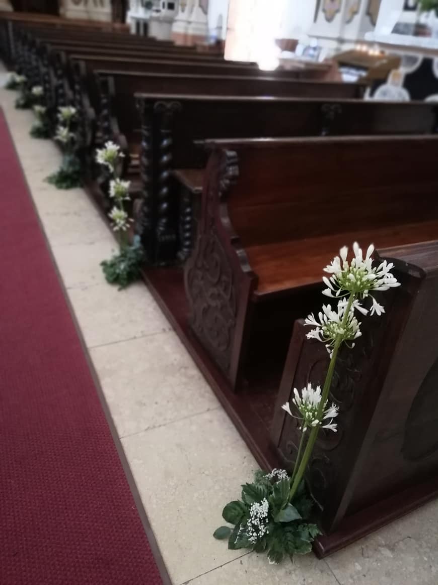 03 Allestimento Matrimonio Composizioni Banchi Agapanthus Bianchi in Scala Fioreria Bruseghini Besenello Trento